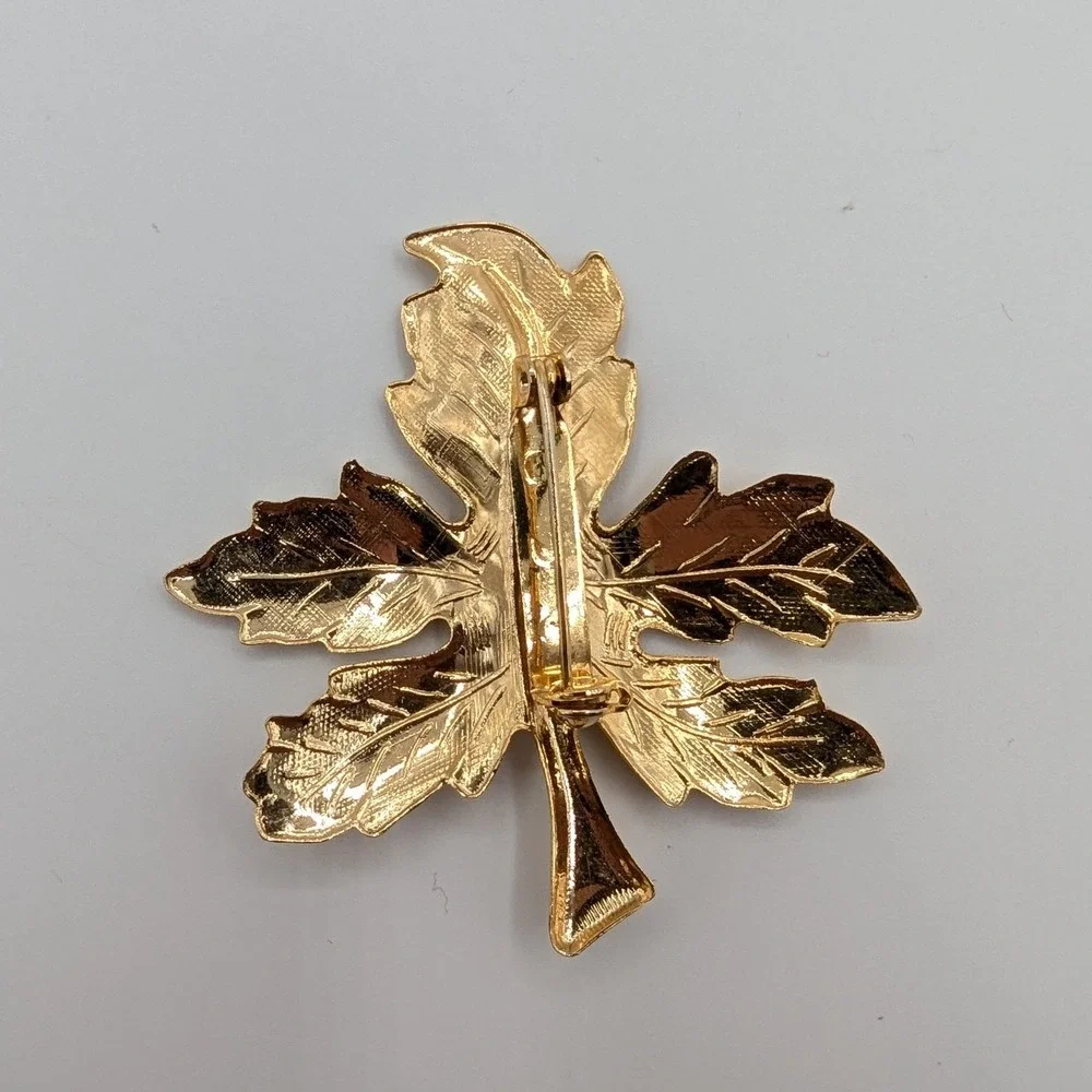 Vintage Gold Tone Maple Leaf Brooch‎ Textured Autumn Fall Nature Pin 2 Inch